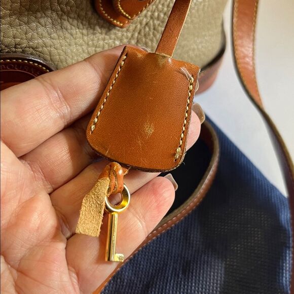 Vintage Dooney & Bourke leather doctor satchel bag w/key, charm & dustbag - Picture 15 of 16
